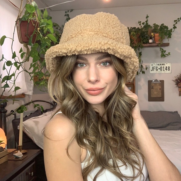 brand new teddy bucket hat - Picture 1 of 2